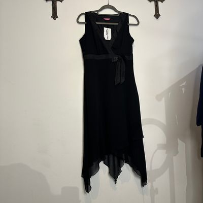 Black Sleeveless Dress With Asymmetrical Hem